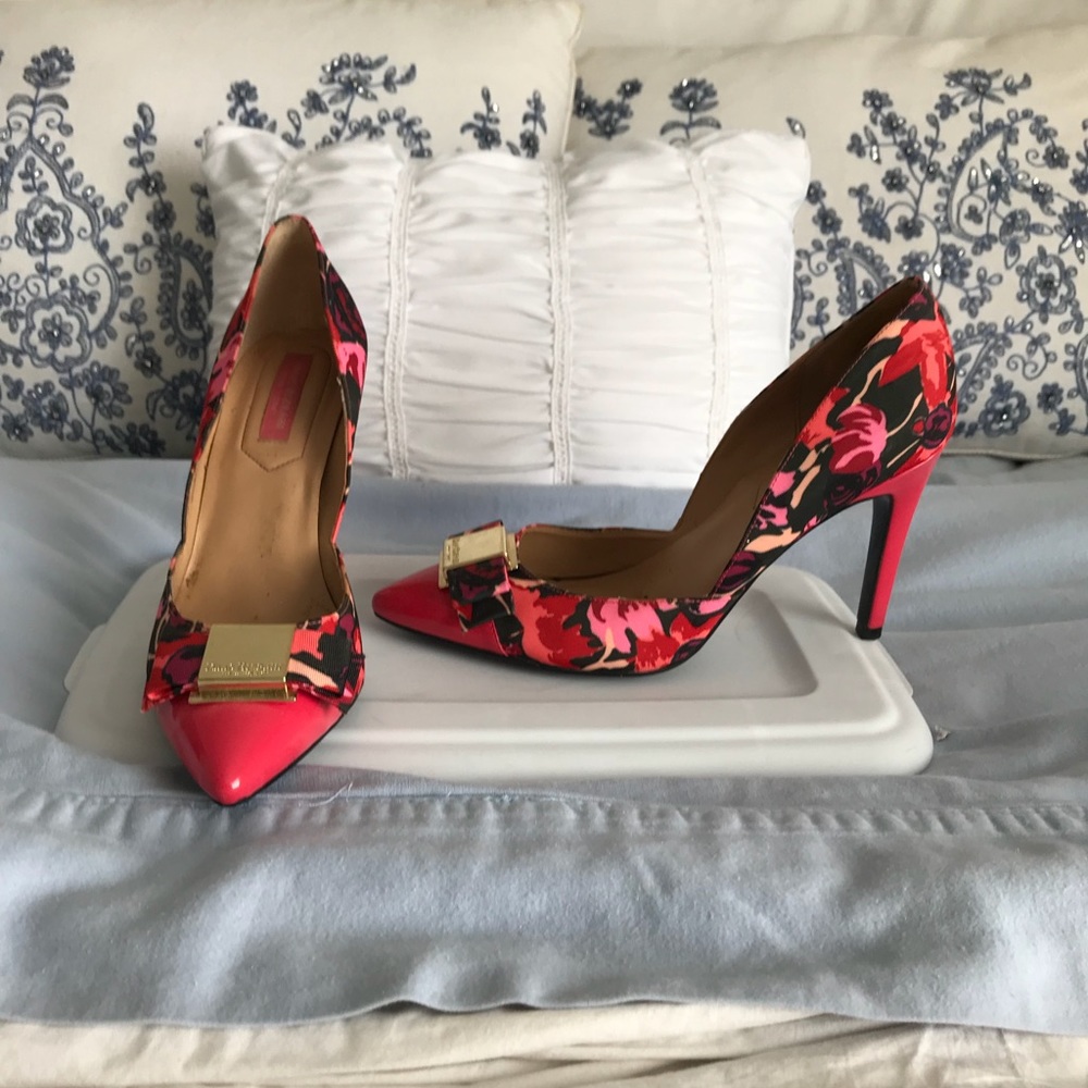 Gorgeous floral shoes!